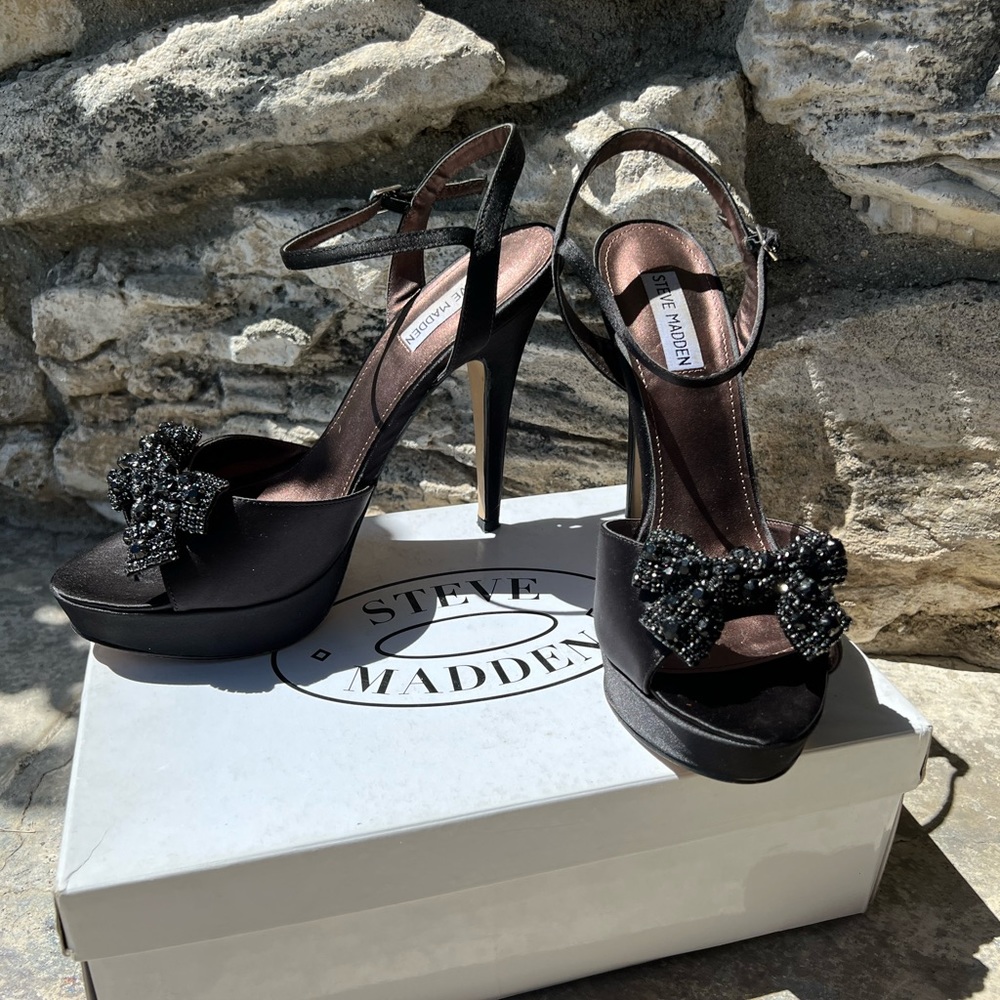 Steve Madden Luvly Black Satin Size 10